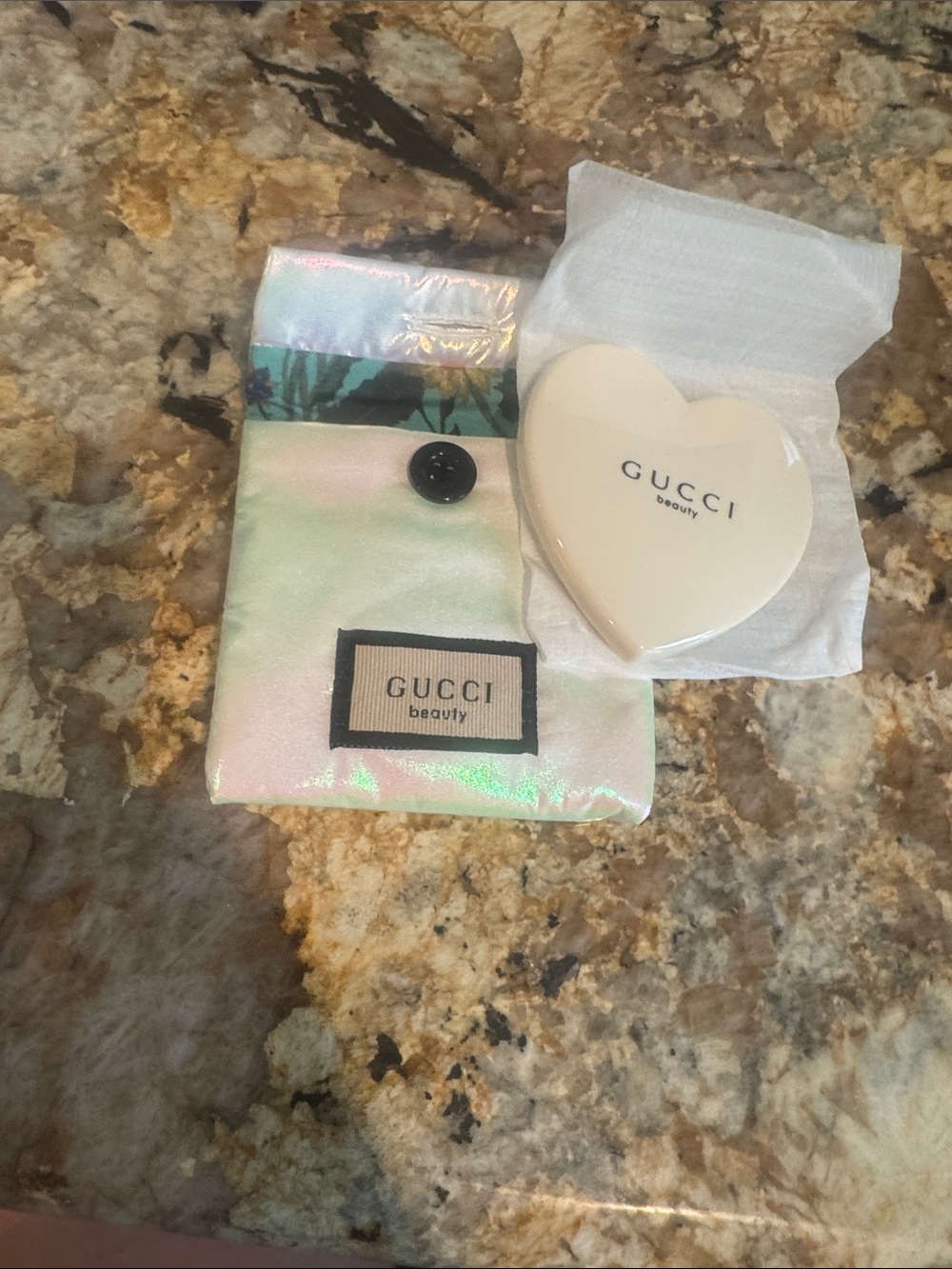 Gucci Heart Compact portable mirror with Iridescent Pouch - White & Iridescent